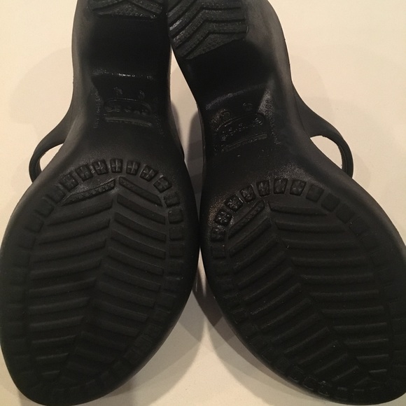 Crocs Size 8 listing is for both💃🏻👠 - Picture 8 of 8